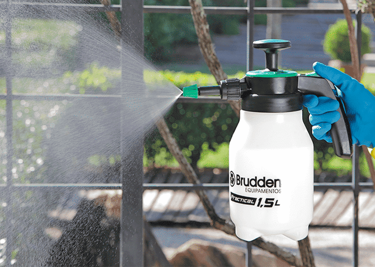 pulverizador manual pratical 15l brudden ambientada